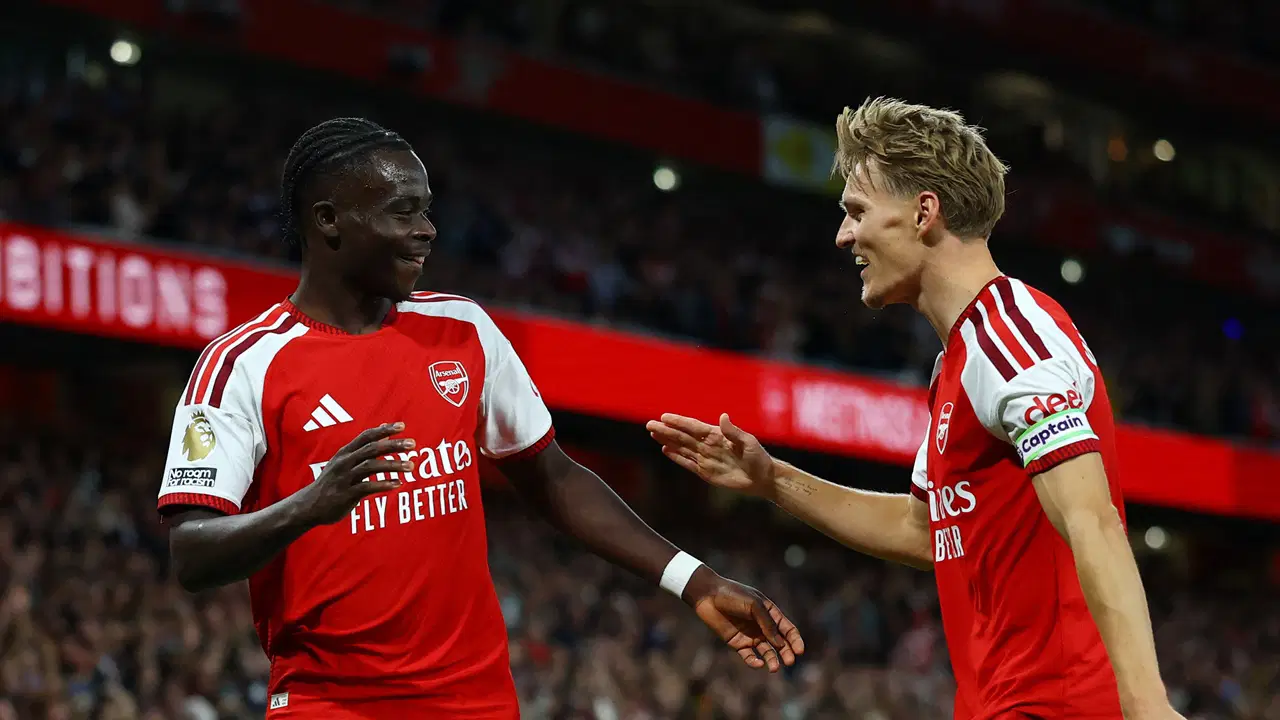 Arsenal, Premier Lig'de Farklı Bir Başlangıç Yaparak 3-0'lık Galibiyetle Tarihe Geçti