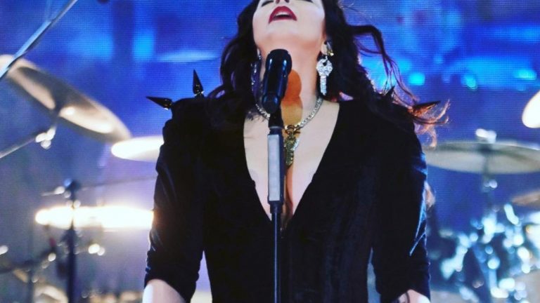 İkinci konser biletleri de kapış kapış gitti! Şebnem Ferah için binlerce kişi sıraya girdi