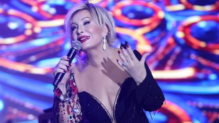 Emel Sayın vertigo yüzünden konserlerini iptal etti! “Üç aylık ilaç tedavisi alacağım”